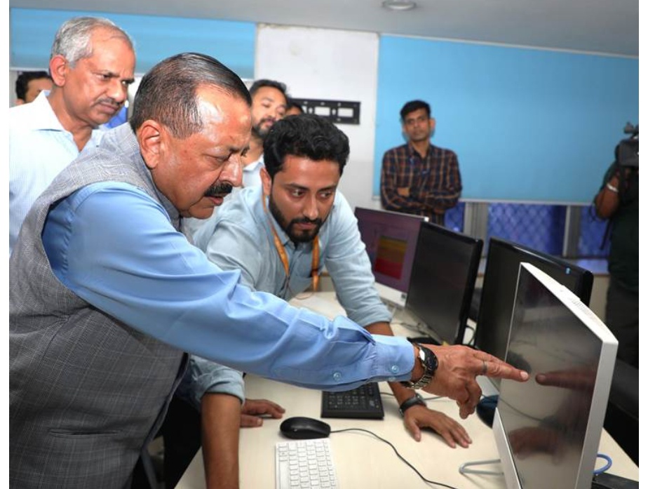 केंद्रीय मंत्री डॉ जितेंद्र सिंह ने भारत मौसम विज्ञान विभाग (आईएमडी) मुख्यालय में बहु आपदा पूर्व चेतावनी डीएसएस और मौसमग्राम की समीक्षा की