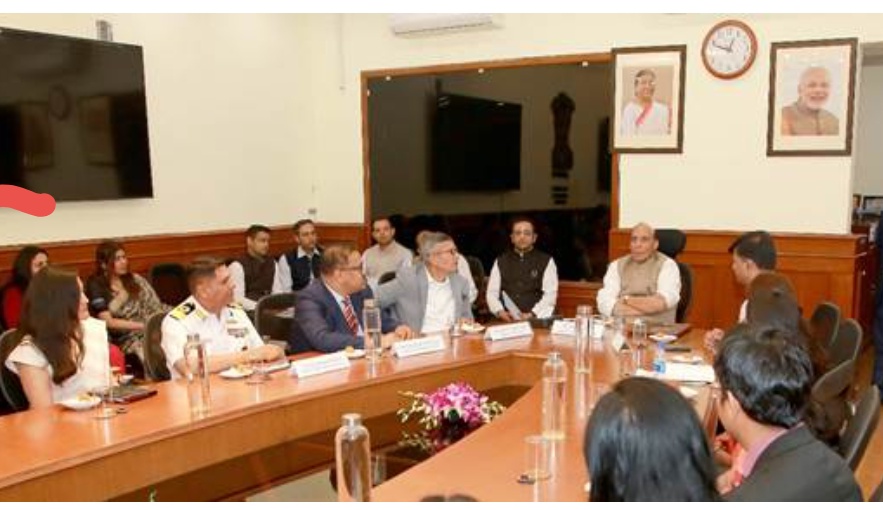 सरकार स्थानीय उत्पादन और निर्यात के लिए स्वदेशी रक्षा उद्योग की क्षमता बढ़ाने के लिए दृढ़ संकल्पित है इस लक्ष्य को साकार करने में भारतीय राजनयिकों की भूमिका महत्वपूर्ण है रक्षा मंत्री का भारतीय विदेश सेवा के प्रशिक्षु अधिकारियों को संबोधन