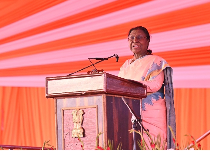 राष्ट्रपति ने अयोध्या में श्री राम जन्मभूमि मंदिर जाकर रामलला के दर्शन किये