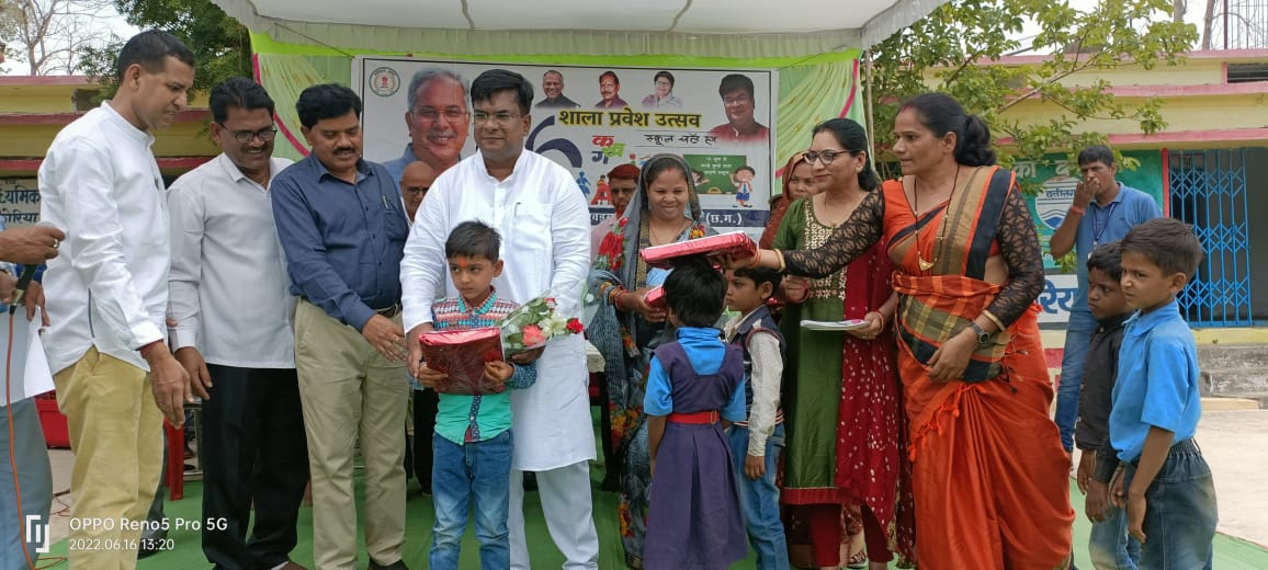 शाला प्रवेश उत्सव का विधायक डॉक्टर विनय जायसवाल ने किया शुभारंभ ।