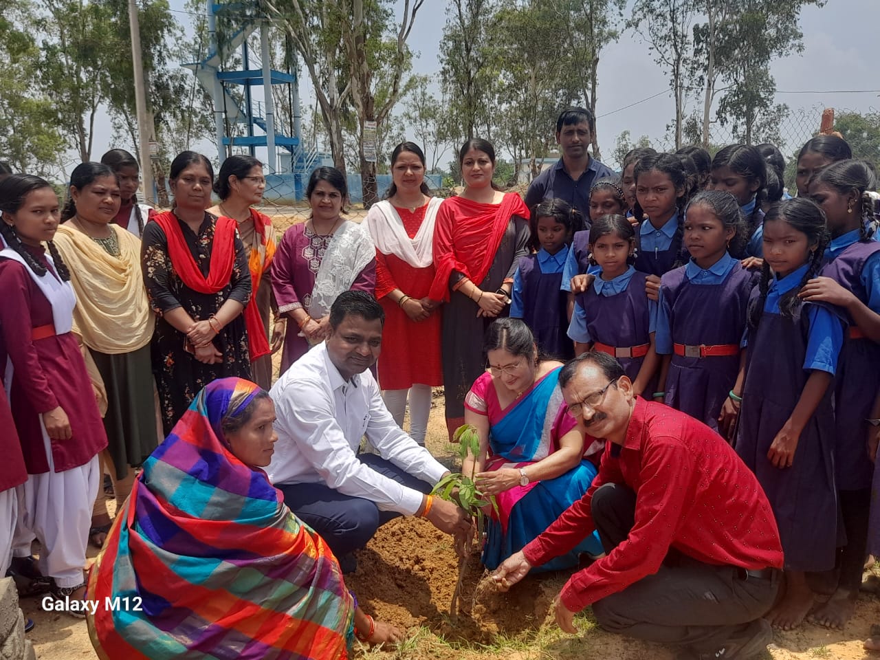  लड़कियां हैं देश का भविष्य - डॉ. विनय शंकर सिंह हाईस्कूल पिपरिया में हुआ साईकिल वितरण