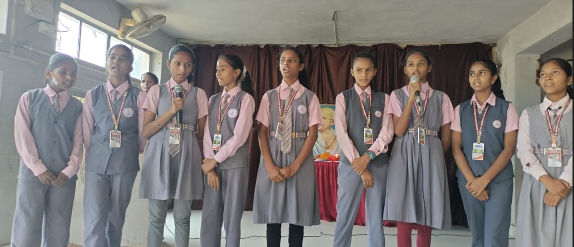 आदर्श प्लस टू उच्च विद्यालय मधवाटांड़  में गांधी और शास्त्री का जन्मदिन धूमधाम से मनाया गया।