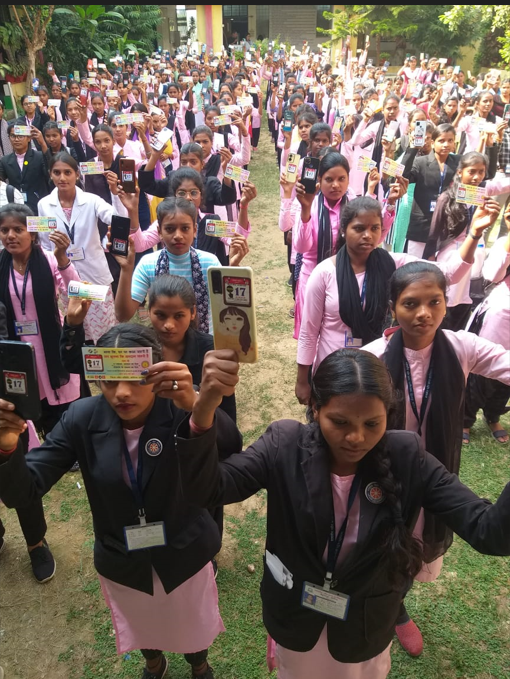  बेटियों ने 17 नवम्बर को मतदान करने की अपील/महिला कॉलेज के छात्राओं ने मतदान करने का लिया संकल्प/यादगार पल के लिए वोट डालने की तिथि व समय को नोट करूंगी-विभा तिवारी