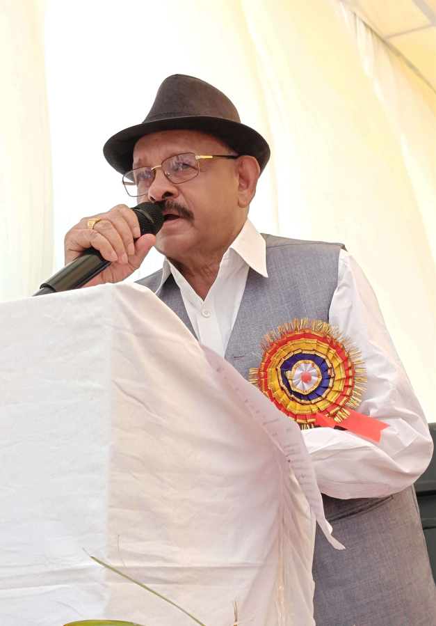 जिला स्तरीय शाला प्रवेशोत्सव में शामिल हुए विधायक श्री भईयालाल राजवाडे़ श्री राजवाड़े ने प्रदेश के मुख्यमंत्री श्री विष्णु देव साय के संदेश का किया वाचन नवप्रवेशी बच्चों को तिलक फूल माला मिठाई के साथ कराया गया शाला प्रवेश गणवेश पाठ्य पुस्तकों तथा सायकल का किया गया वितरण