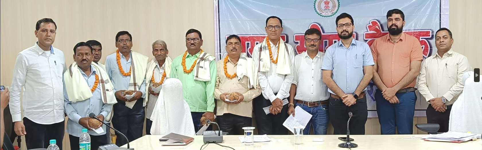 सेवानिवृत्त कर्मियों को पेंशन आदेश के साथ दी गई विदाई शिक्षक कभी सेवानिवृत्त नहीं होते  श्री लंगेह