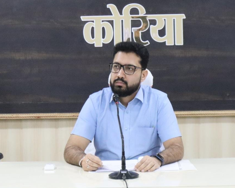 आंगनवाड़ी पर्यवेक्षक कार्यकर्ता जिम्मेदारी से कार्य करें कलेक्टर श्री लंगेह हर बच्चे के साथ माँ की तरह व्यवहार करें व समय पर पौष्टिक आहार दें