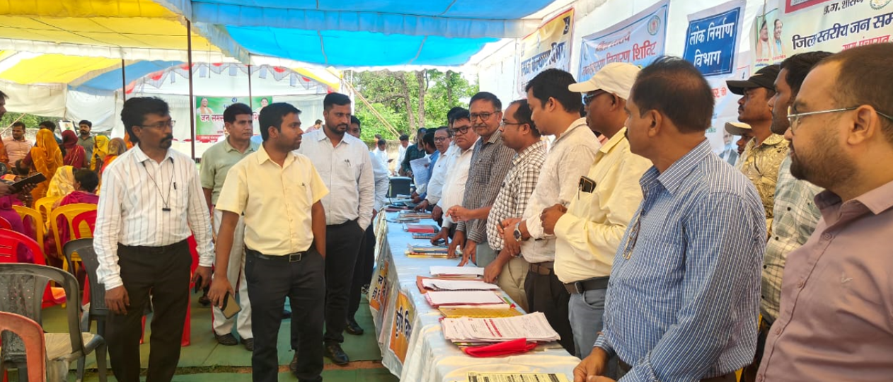 जन समस्या निवारण शिविर में स्कूली बच्चों का हुआ स्वास्थ्य परीक्षण