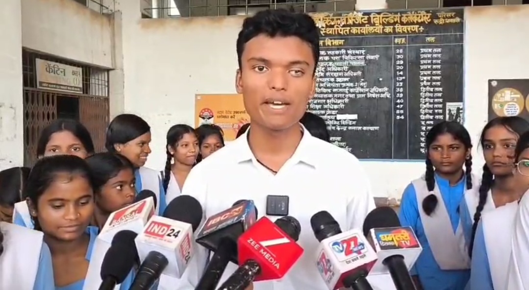 हायर सेकेंडरी स्कूल की मांग