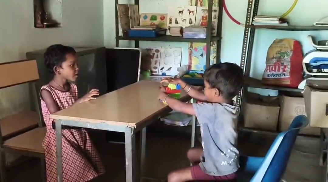 गोदाम में तब्दील किया गया ग्राम धानपुर का  नया आंगनबाड़ी भवन