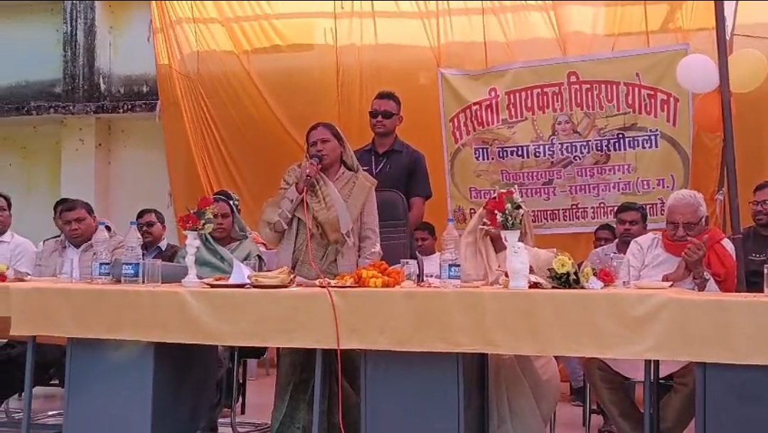 विधायक शकुंतला सिंह पोर्ते ने छात्राओं को दी सौगात  59 कन्याओं को मिली साइकिलें