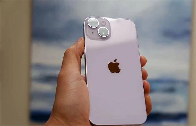 iPhone 14: अब आधे से भी कम कीमत में मिल रहा iPhone 14, जानिए कैसे हजारों रुपये बचाकर उठाएं इस ऑफर का लाभ