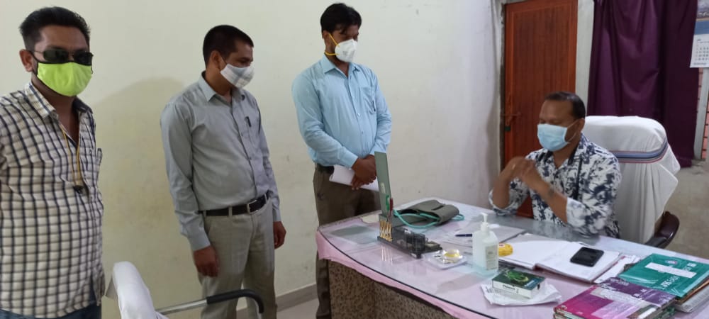 छत्तीसगढ़ प्रदेश स्वास्थ्य कर्मचारी संघ के ब्लॉक अध्यक्ष satendra Singh ने विभिन्न समस्याओं के संबंध में खंड चिकित्सा अधिकारी को ज्ञापन सौंपा