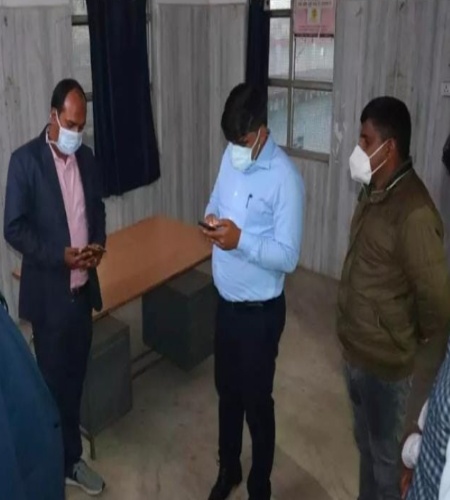 बैकुंठपुर: फिर शुरू हुआ कोरोना का आतंक,,,,स्वामी आत्मनन्द अंग्रजी स्कूल में फूटा कोरोना बम,,37 बच्चों के साथ कुल 40 कोरोना पॉजिटिव आए सामने,,,