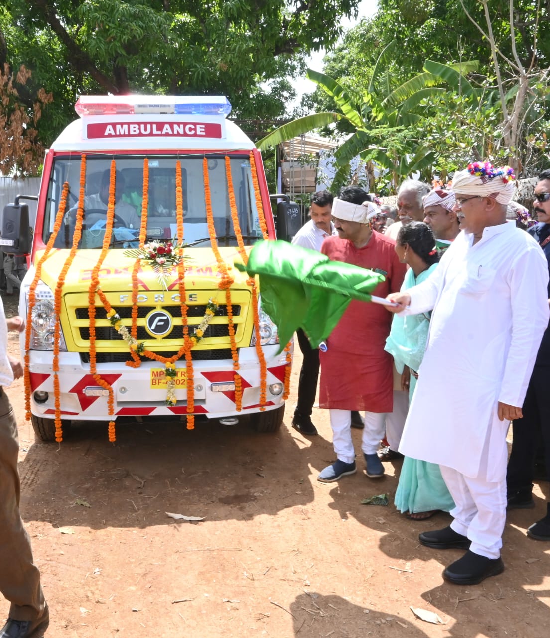मुख्यमंत्री ने नानगुर को दी सर्वसुविधायुक्त एम्बुलेंस की सौगात