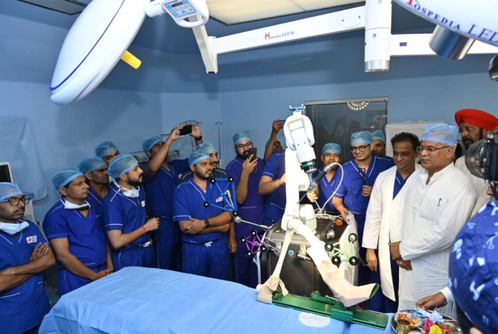मुख्यमंत्री ने श्री नारायणा हॉस्पिटल में घुटना प्रत्यारोपण के लिए पूर्णतः ऑटोमेटिक रोबोट का किया शुभारंभ