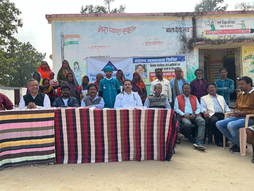 विशेष संरक्षित जनजाति के लोगों. के चेहरे पर आई मुस्कान.    छःग राज्य की राजधानी रायपुर  से डॉ. सत्यजीत साहू के साथ चिकित्सकीय विशेषज्ञों ने शिविर लगा किया स्वास्थ्य प्रशिक्षण दी दवाईयां.