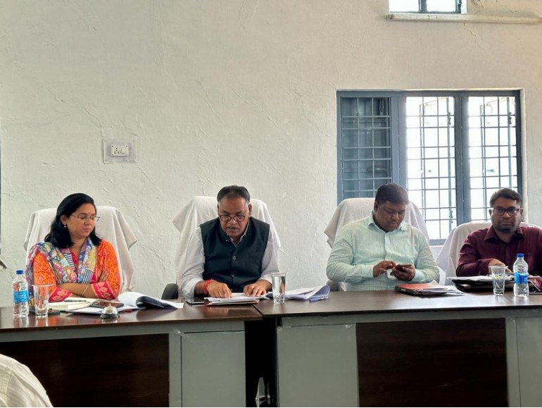 लोगों को शुद्ध पेयजल उपलब्ध कराना शासन की पहली प्राथमिकता बिगड़े हैंडपंप में सुधार, तालाब की सफ़ाई और नगरीय निकायों में प्याऊ की व्यवस्था करने के निर्देश जारी