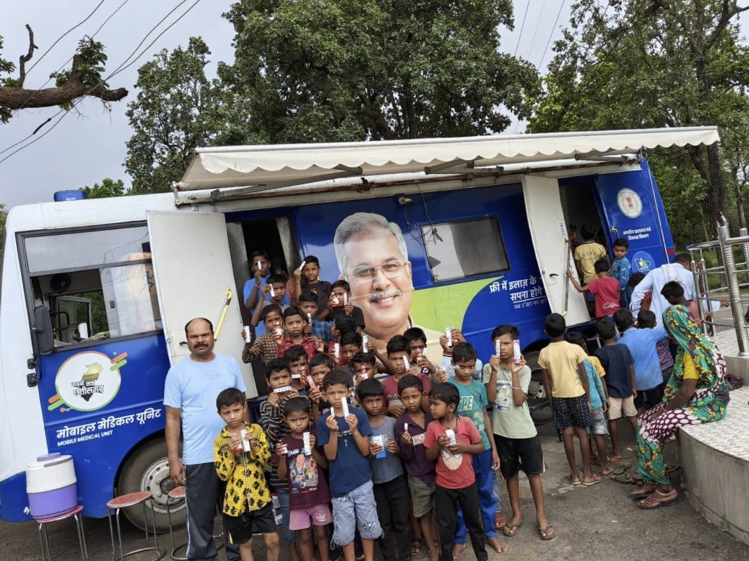 बालक आश्रम खोंगापानी में स्वास्थ्य जाँच के लिए पहुँची एमएमयू / 68 बच्चों का किया गया स्वास्थ्य जाँच सह उपचार   