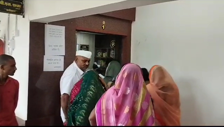 दो माह से सोनोग्राफी की मशीन  बंद है,मरीज हो रहे हैं परेशान भाजपा महिला मोर्चा ने दी शुरू नहीं करने पर आंदोलन की चेतावनी