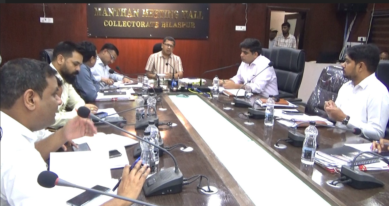  रक्तदान के लिए चलाएं व्यापक अभियान : कलेक्टर  झा