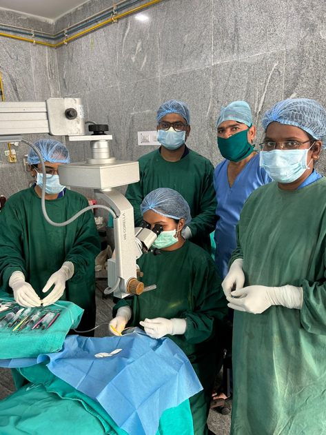  नये साल में सिम्स अस्पताल की एक बड़ी उपलब्धि/नेत्ररोग विभाग में 2 मरीजों का एक साथ कॉर्निया एवं लैंस प्रत्यारोपण का सफल ऑपरेशन  /नेत्रदान से मिले कॉर्निया से दो लोगों को मिली रोशनी