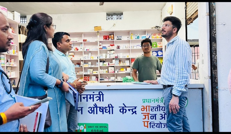 स्वास्थ्य सुविधाओं का जायजा लेने कलेक्टर पहुँचे हॉस्पिटल,30 बेड हॉस्पिटल के कार्य को शीघ्र पूरा करने के दिए निर्देश