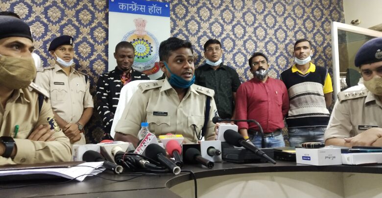 मैरिज वेबसाइट पर फर्जी ID बना कर कोरिया की युवती से 24 लाख की ठगी करने वाला विदेशी युवक हुआ गिरफ्तार ... फर्जी पासपोर्ट का छग का पहला मामला ...14 सिम भी बरामद