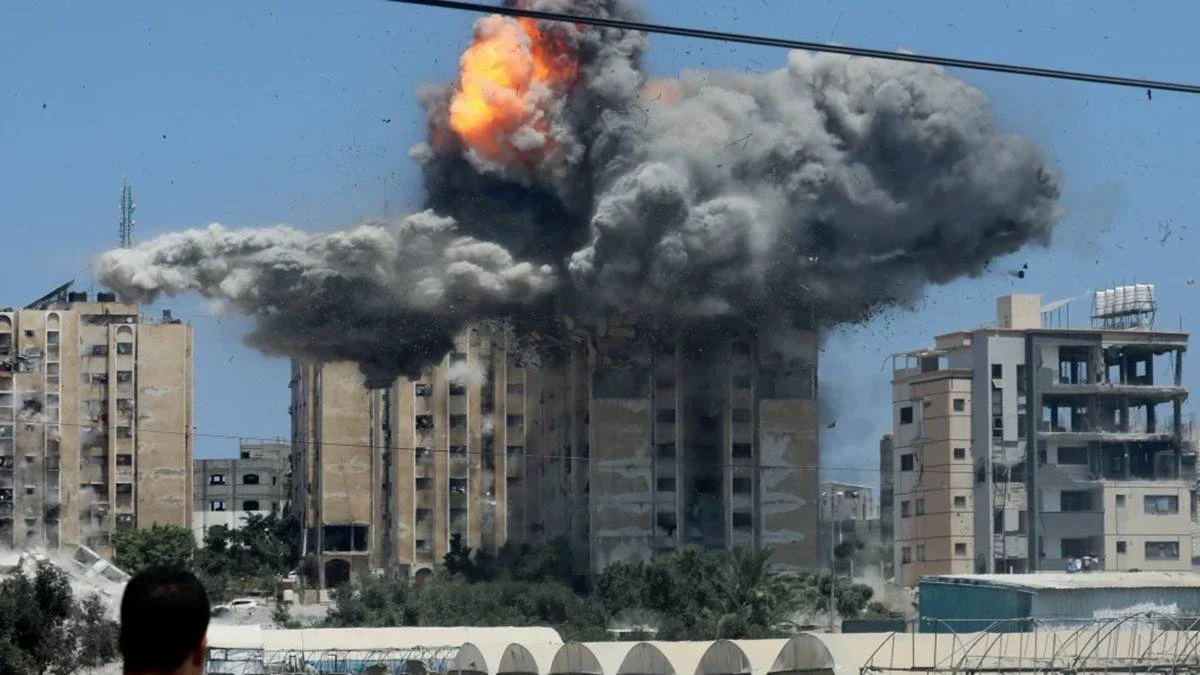  &ldquo;गाजा सिटी बना मौत का जाल! 50 लाशें, मलबे में फंसे लोग&hellip; इजरायल के सबसे खतरनाक वार की गूँज&rdquo;