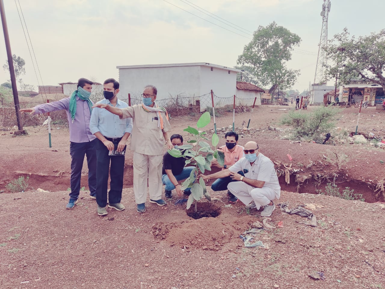 जिला पंचायत के अतिरिक्त मुख्य कार्यपालन अधिकारी श्री हरिशंकर चौहान के द्वारा सिमगा  जनपद के ग्राम पंचायतों में किया औचक निरीक्षण  