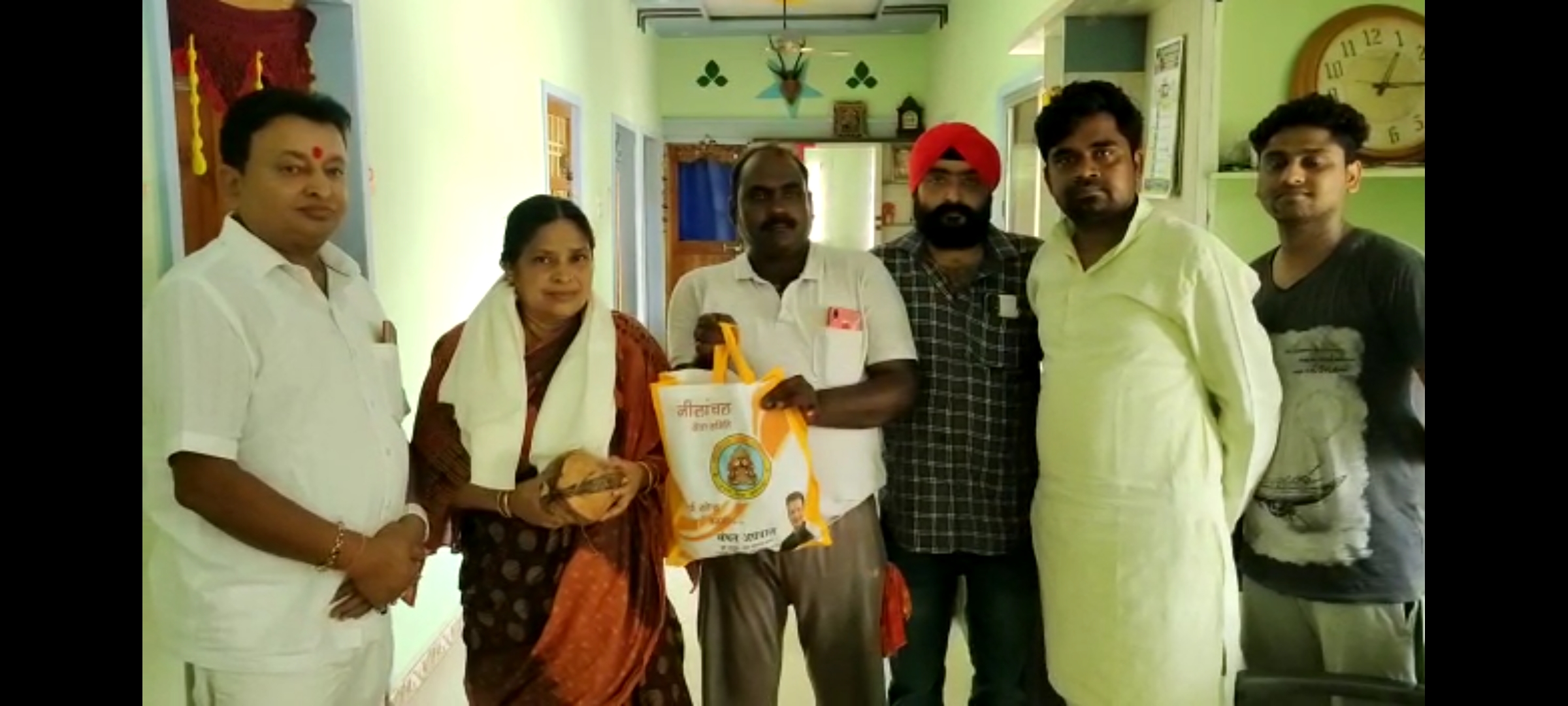 सम्पत ने विभिन्न ग्रामो का दौरा कर कोरोना से पीड़ित जनों के स्वास्थ्य की जानकारी ली*