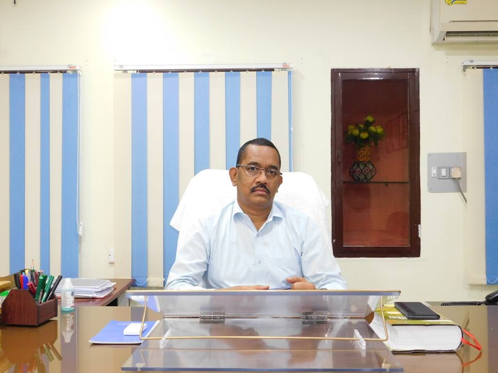 मिट्टी के दियों को बढ़ावा देने कलेक्टर  धावड़े की विशेष पहल&rsquo; &rsquo;कुम्हारों और दिये बेचने वालों की सुविधा का रखा जाएगा खास ख्याल, नहीं लगेगा कोई कर, अधिकारियों को दिए निर्देश&rsquo;