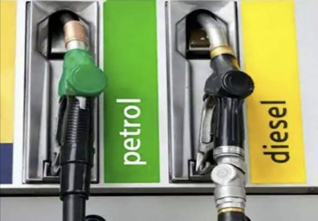 पेट्रोल और डीजल के दामों में आई गिरावट...पेट्रोल 12 और 17 रुपए सस्ता हुआ डीजल...केंद्र सरकार के बाद इस राज्य की सरकार ने भी दी टैक्स में छूट...