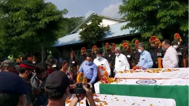 शहीद कर्नल विप्लव त्रिपाठी और उनके परिवार का पार्थिव शरीर पहुंचा रायगढ़...