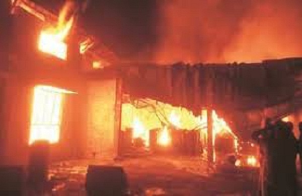 पत्थलगांव में फूड प्रोडक्ट एक प्लांट में लगी भीषण आग, बाद में पाया गया काबू