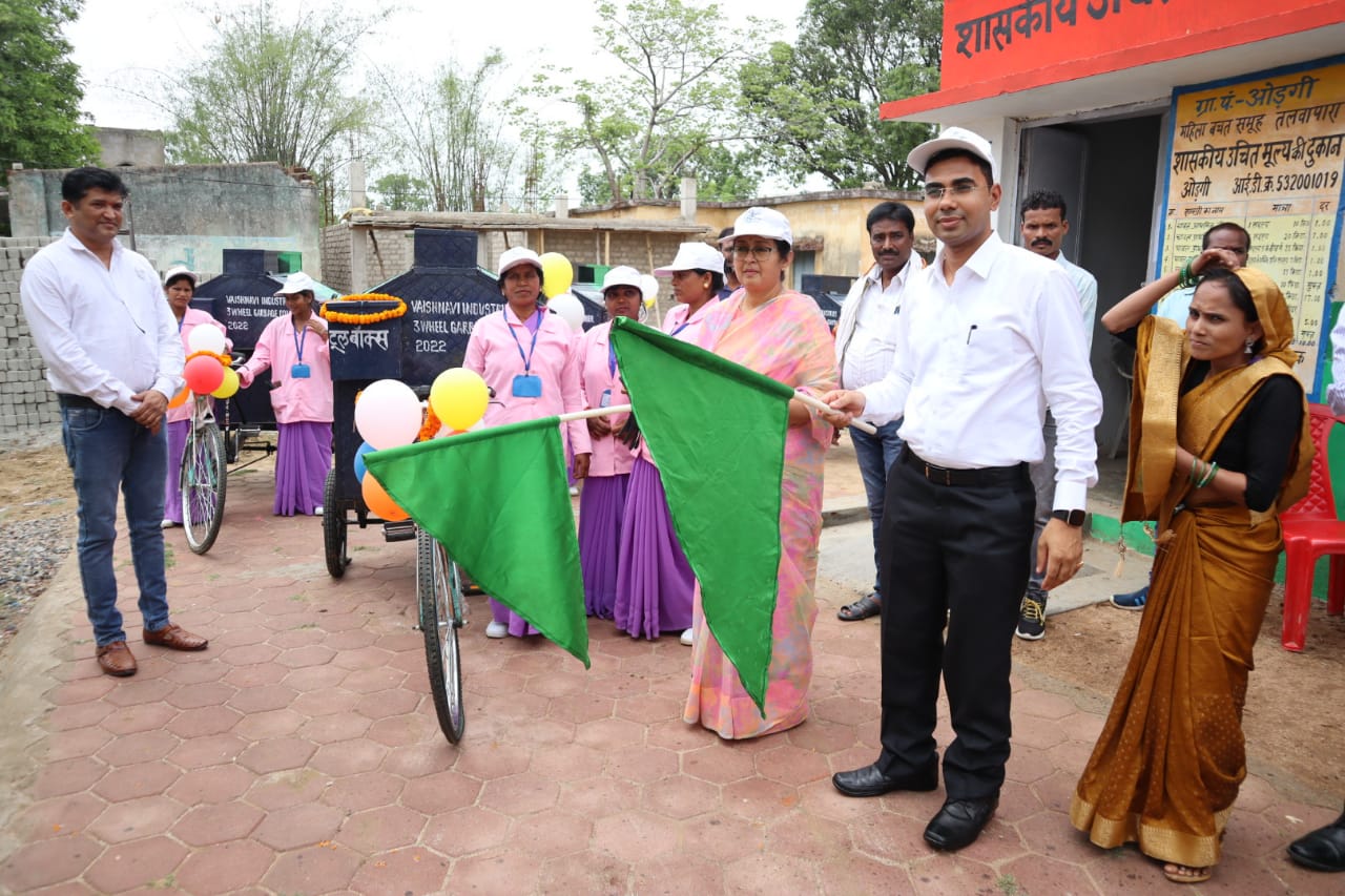 स्वच्छ, सुंदर, समृद्ध गांव के उद्देश्य के साथ ओड़गी पंचायत में डोर-टू-डोर कचरा कलेक्शन की शुरुआत