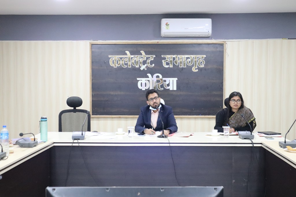 स्कूलों में जारी किए जा रहे जाति प्रमाणपत्र, कलेक्टर लंगेह ने की समीक्षा, समय सीमा के अंदर शत प्रतिशत लक्ष्य पूरा करने के निर्देश