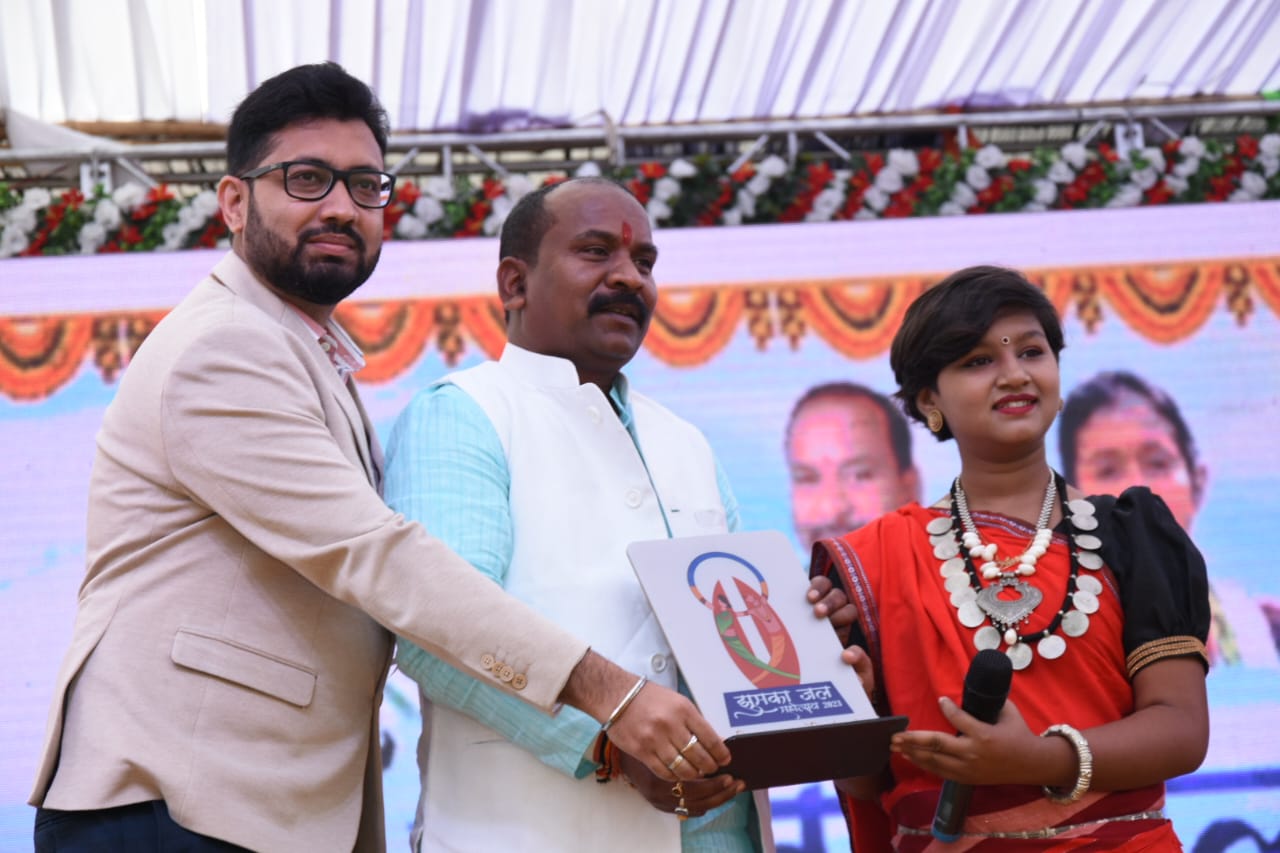 झुमका जल महोत्सव पहला दिन,पूरा कोरिया पहुंचा झुमका के किनारे,लोगो मे दिखा गजब का उत्साह