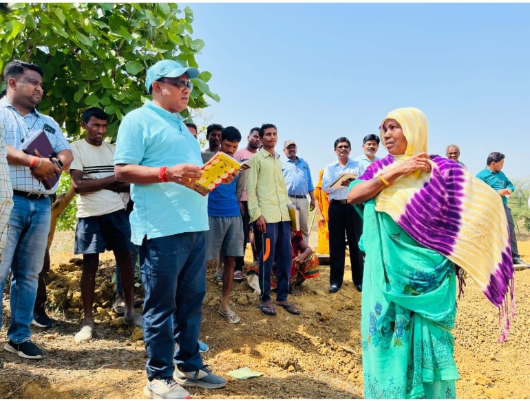 कलेक्टर दुग्गा ने किया गोठान, मनरेगा और जलजीवन मिशन के कार्यों का औचक निरीक्षण