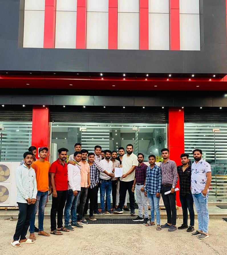 फिल्म आदिपुरुष के विरोध में उतरा शहर का युवावर्ग..कहा &ndash;यह प्रभु श्री राम और वाल्मीकि रामायण का घोर अपमान