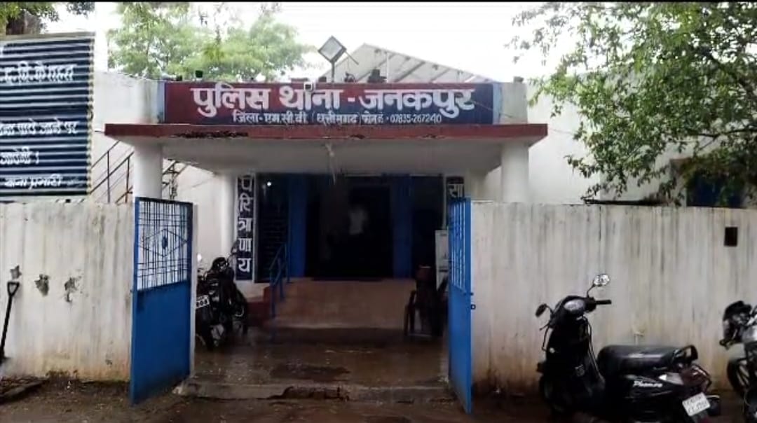 आकाशीय बिजली गिरने से 3 पुलिसकर्मी घायल मंगलवार को भी 2 की मौत और 3 हो चुके है घायल