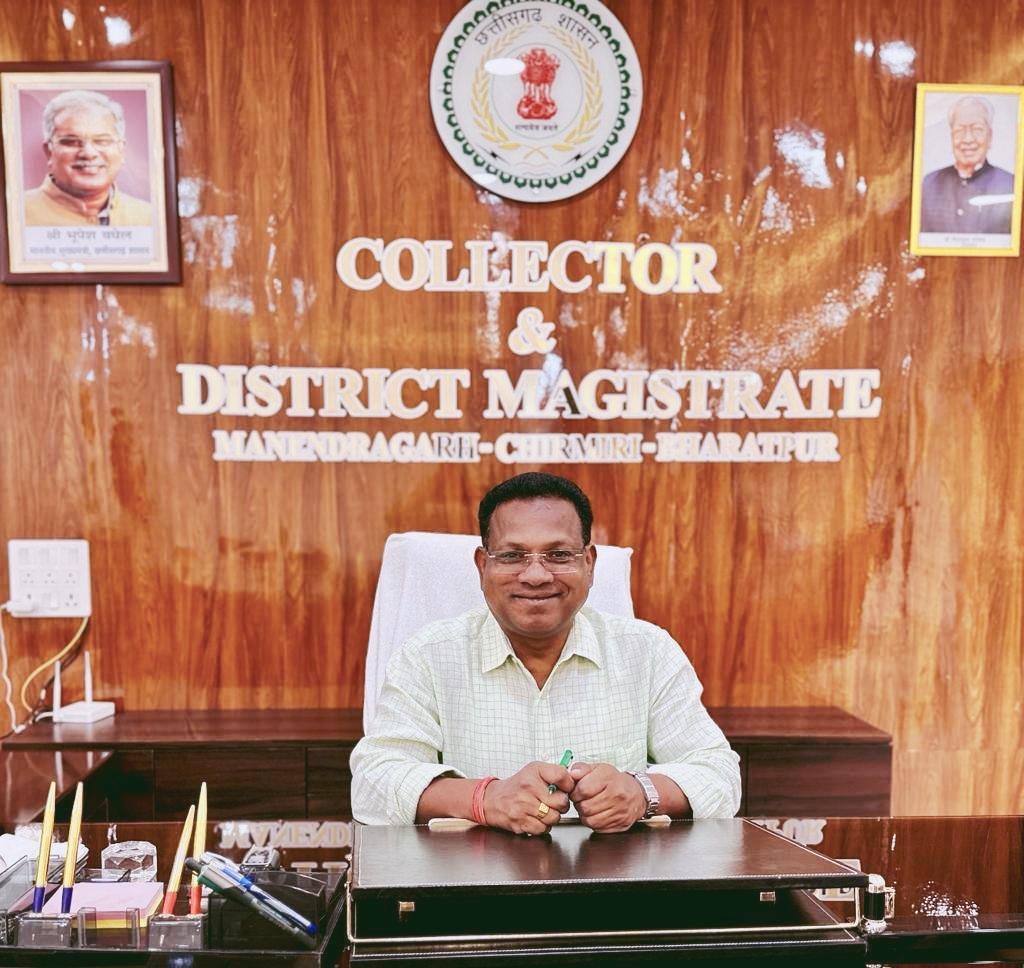 मीडिया संबंधी विषय, फेक न्यूज, साईबर सेल, सोशल मीडिया सेल एवं पोस्टल बैलेट के संबंध में कलेक्टर्स की ली बैठक