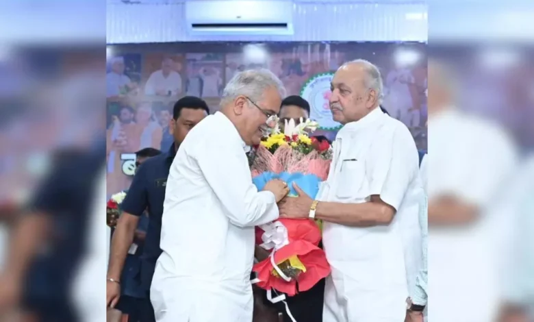 भूपेश बघेल ही लड़ सकते हैं मोदी की गारंटी से लड़ाई &mdash; कांग्रेस नेता रविंद्र चौबे का बड़ा बयान