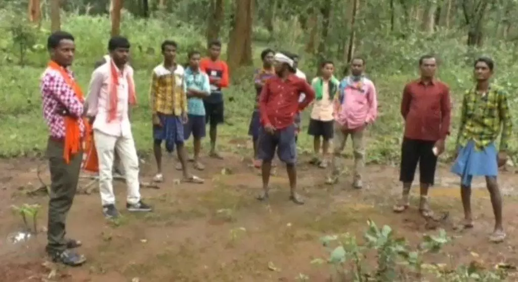 बस्तर दशहरा संकट में: तिरिया पंचायत ने रथ निर्माण के लिए लकड़ी कटाई पर लगाई रोक