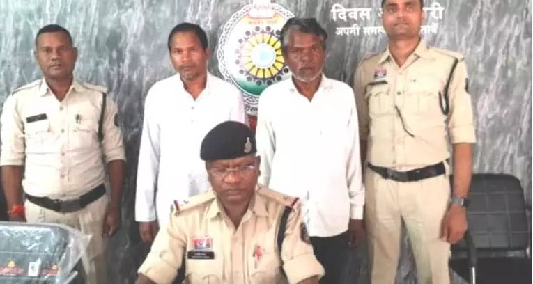  चाचा को 'मरा' दिखाकर ज़मीन हथियाने की साजिश! फर्जी डेथ सर्टिफिकेट से दो सगे भाई पहुँचे सलाखों के पीछे