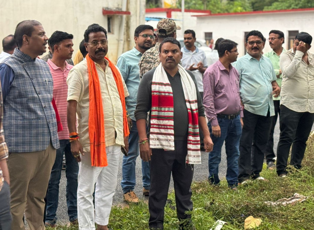 अति वृष्टि से बाधित एनएच मार्ग का मरम्मत कार्य जारी, प्रभारी मंत्री केदार कश्यप सहित आला अधिकारी पहुंचे निरीक्षण हेतु