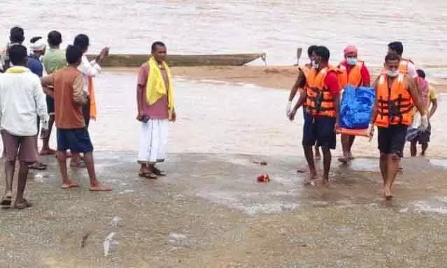 बस्तर में बाढ़ का कहर: 5 दिन बाद झाड़ियों से बरामद हुई दो बच्चियों की लाश&hellip; गांव में पसरा मातम!