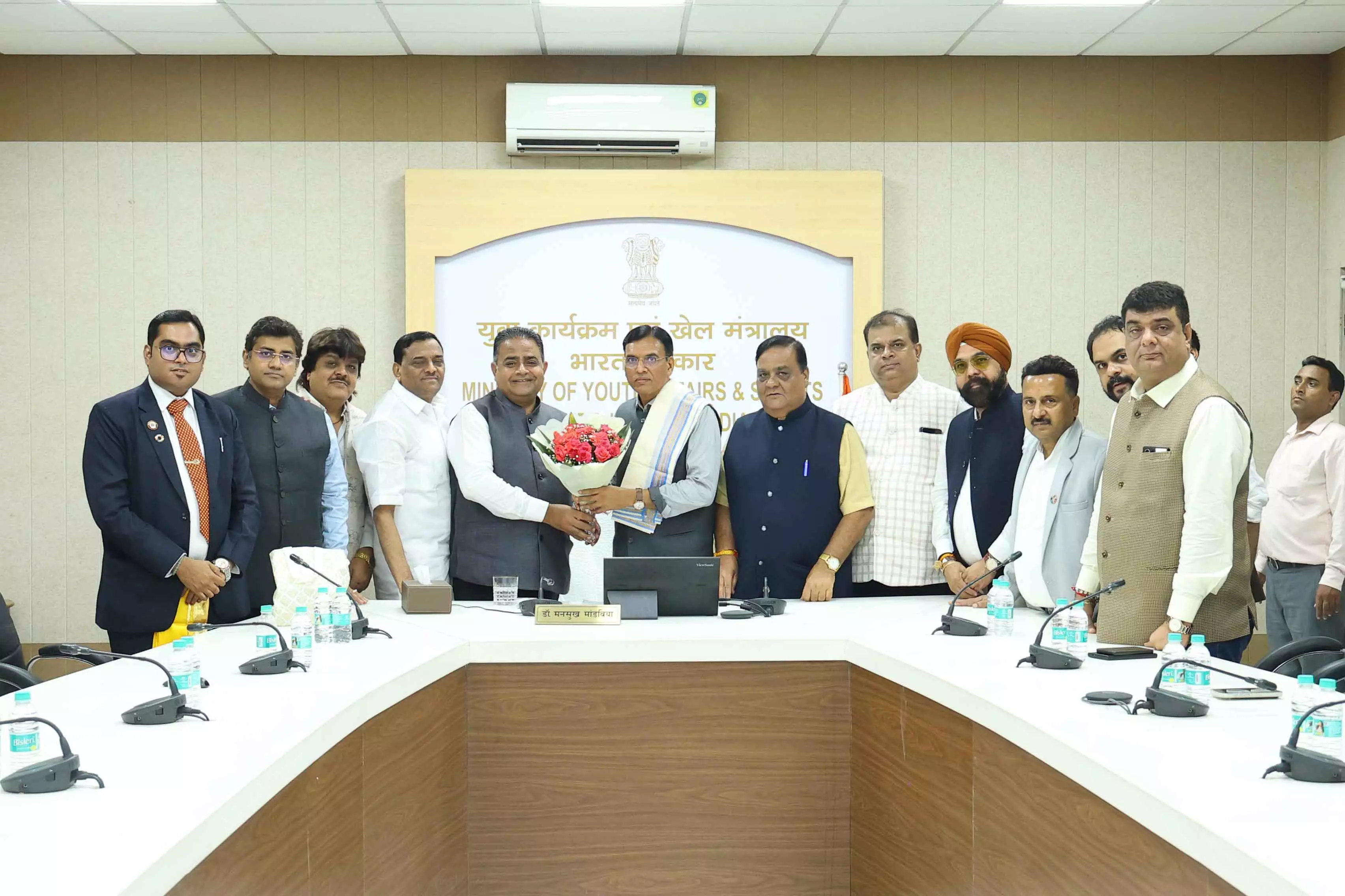 नई दिल्ली में केंद्रीय मंत्री मनसुख मंडाविया से मिला छत्तीसगढ़ चैंबर ऑफ कॉमर्स का प्रतिनिधिमंडल, रोजगार और स्वदेशी अभियान पर हुई विशेष चर्चा