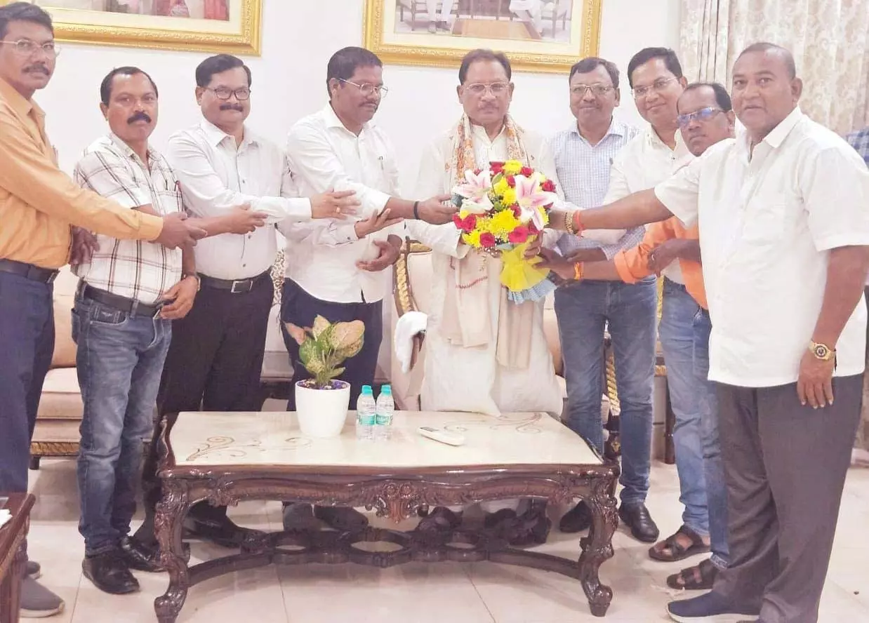 मुख्यमंत्री विष्णुदेव साय को कंवर समाज प्रतिनिधिमंडल ने दी बधाई एवं करमा तिहार में आमंत्रण