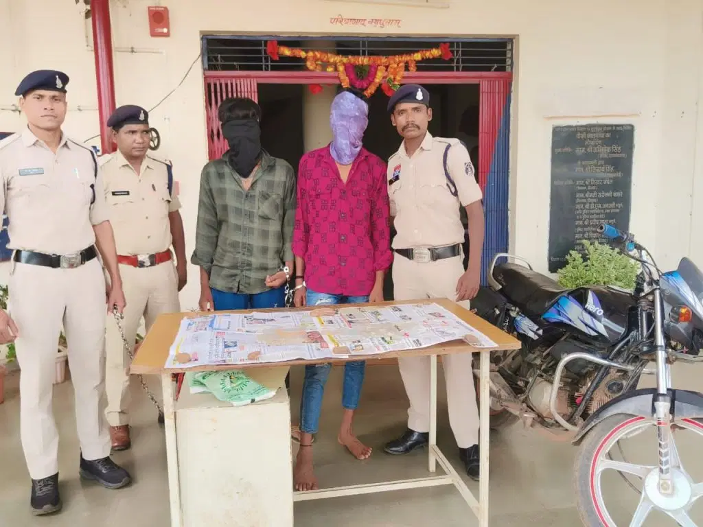 पानी मांगने के बहाने चैन स्नैचिंग! खैरागढ़ पुलिस ने दबोचे 2 शातिर, रायपुर-धमतरी-बालोद में भी थे सक्रिय
