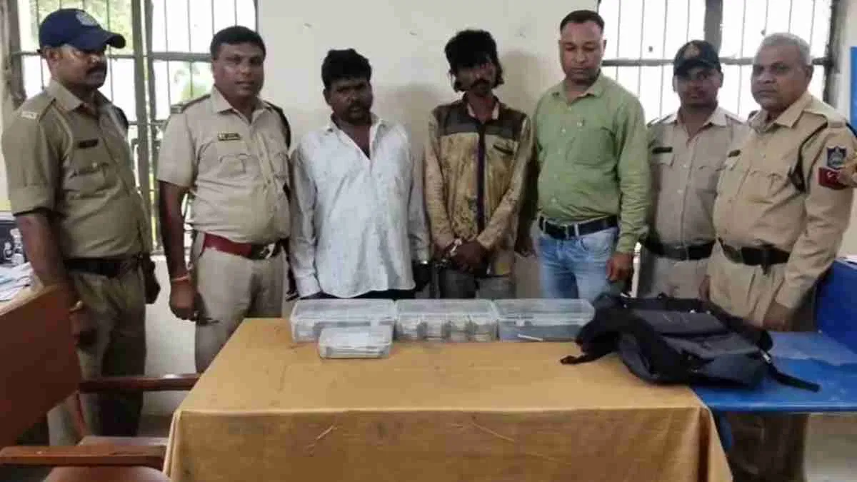 गड़ा धन का खजाना निकला ठगी का जाल! जंगल में हुई 17 लाख की लूट, पुलिस ने किया बड़ा खुलासा गड़ा धन का खजाना निकला ठगी का जाल! जंगल में हुई 17 लाख की लूट, पुलिस ने किया बड़ा खुलासा